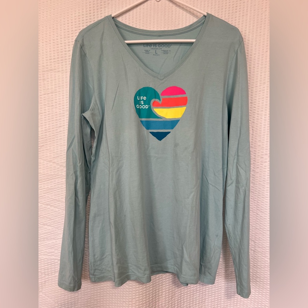Life is Good Women’s Long Sleeve V-Neck Heart Graphic T-Shirt Blue Cotton